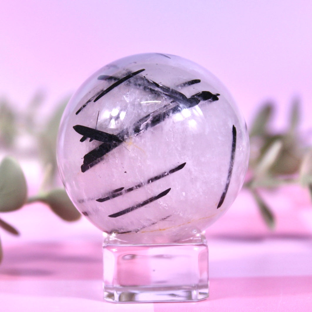 Tourmalinated quartz spheres