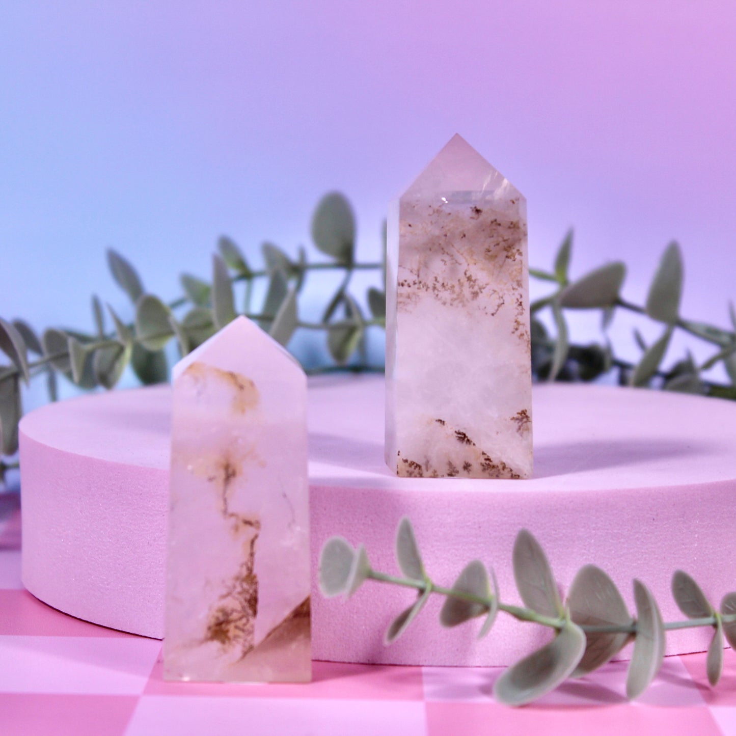 Dendritic quartz towers