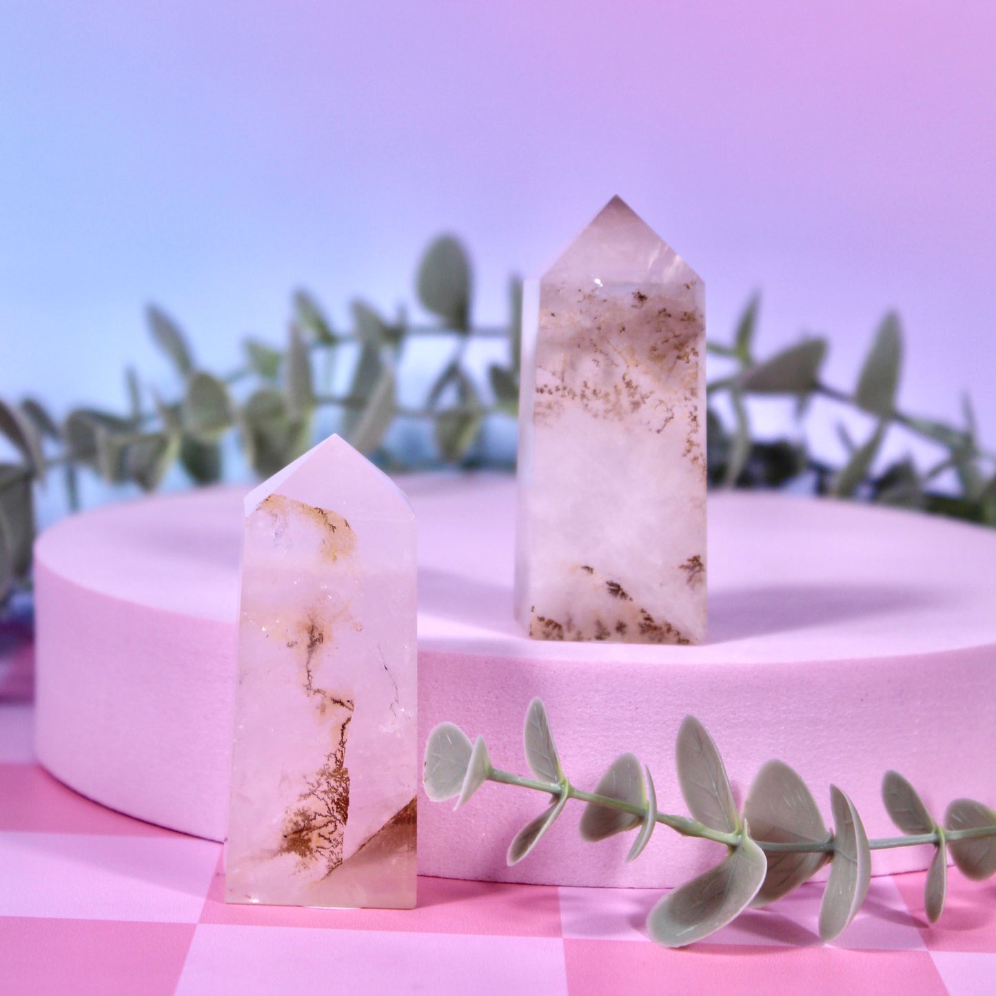 Dendritic quartz towers