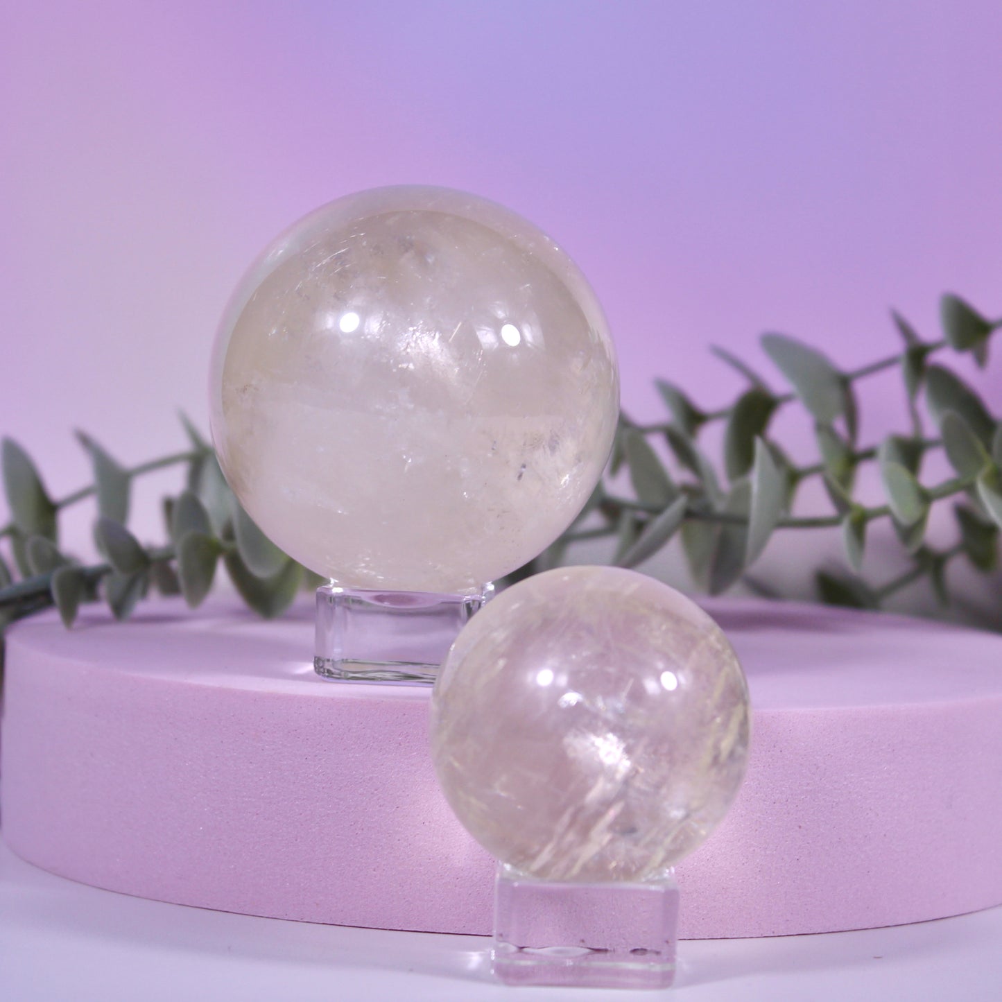 Optical calcite spheres