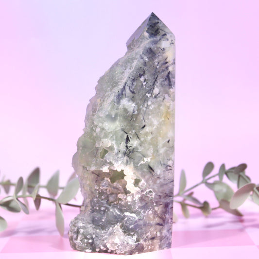 Prehnite and epidote raw edge tower