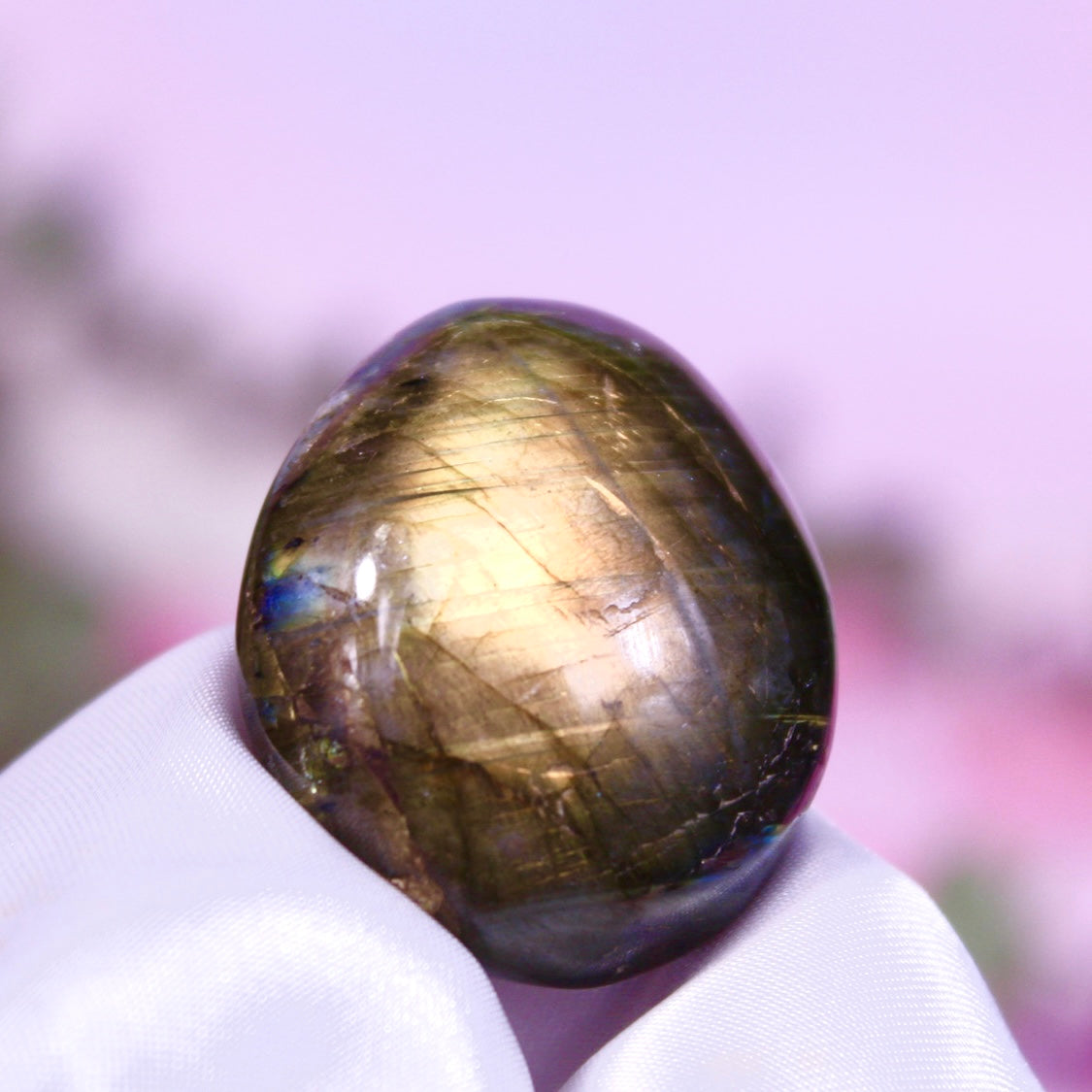 Labradorite palmstones