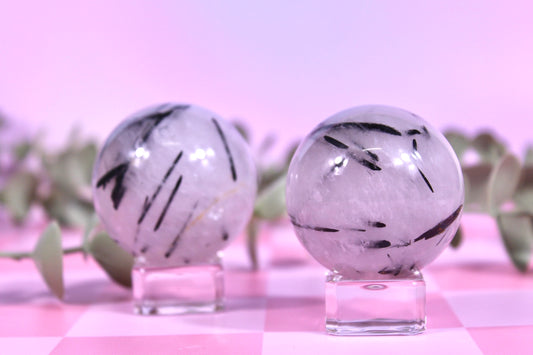 Tourmalinated quartz spheres