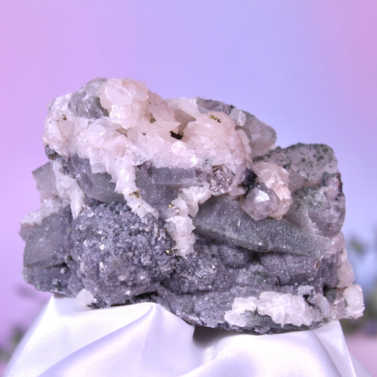 Mixed calcite x pyrite UV reactive
