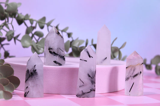 Tourmalinated quartz towers